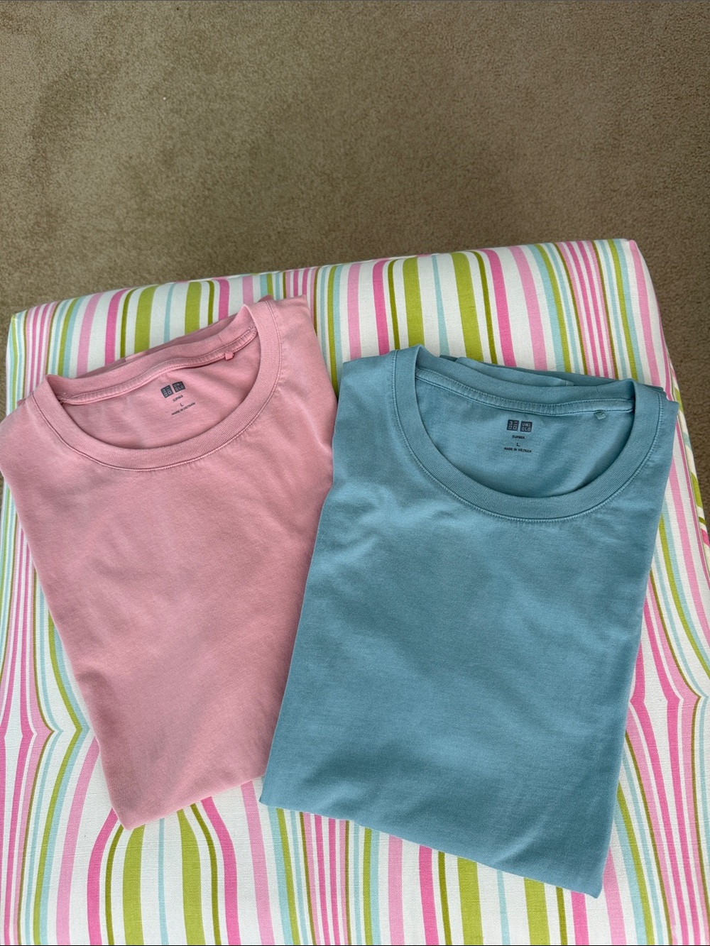 Set of Men’s size Large uni qlo SS Tee Shirts, 💯% cotton